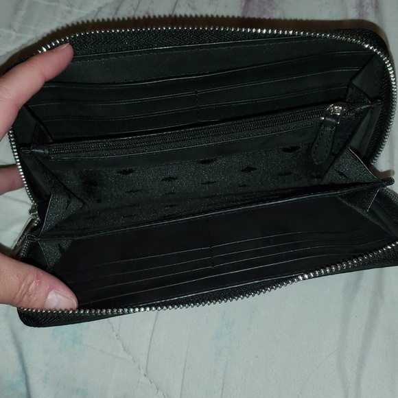 - Kate Spade glitter embossed zippy wallet - Picture 5 of 6